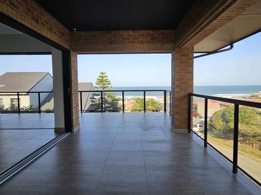 4 Bedroom Property for Sale in Wavecrest Eastern Cape